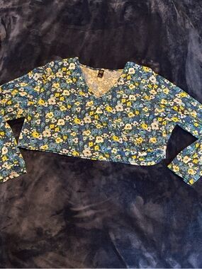 SHEIN Blue Floral Long Sleeve Crop Top